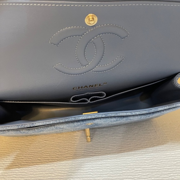 CHANEL CLASSIC 11.12 HANDBAG - Picture 6 of 13